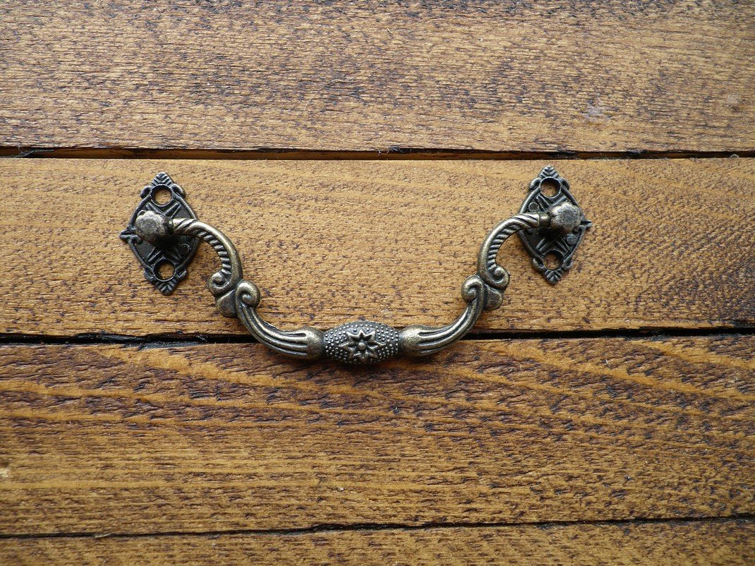 PAIR OF ZINC ALLOY ORNATE HANDLES IN ANTIQUE FINISH